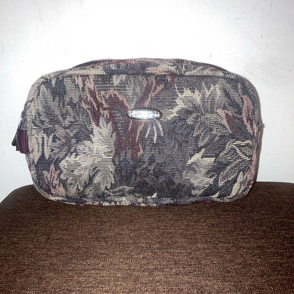 Pierre Cardin Toiletry Bag/ Dopp Kit/ Make Up Bag/Travel with Leaf Pattern - Picture 1 of 10